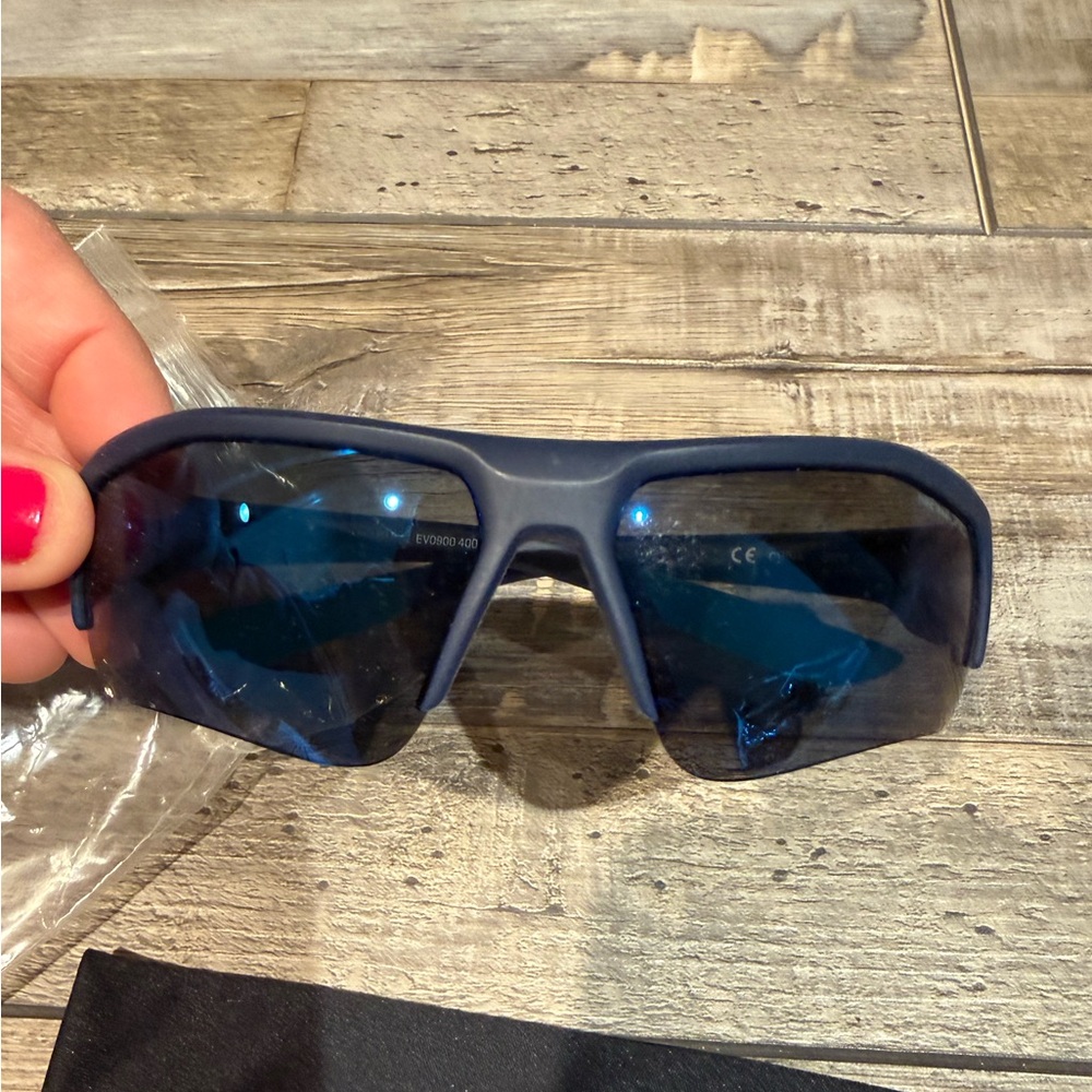 Nike youth Junior Blue Sport Sunglasses NWT - Picture 3 of 5